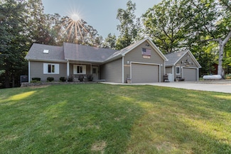 21 Carribean Dr, Putnam, IL 61560