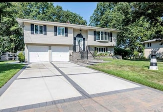 16 Maryanne Ave, Port Jefferson Station, NY 11776