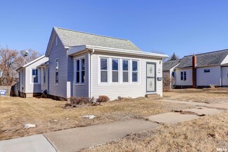 916 11th Ave S, Clinton, IA 52732