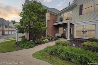 1044 Shiawassee Cir Unit 89, Howell, MI 48843