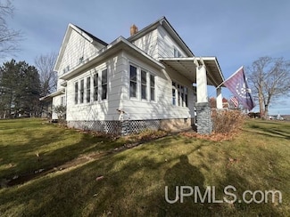 118 S 5th St, Crystal Falls, MI 49920