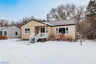 424 15th St S, Moorhead, MN 56560