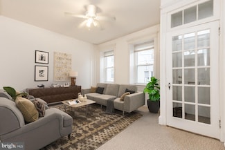 218 Grape St, Philadelphia, PA 19128
