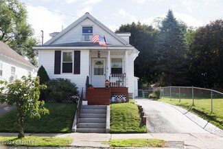1918 Lenox Rd, Schenectady, NY 12308