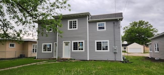 406-408 Gladys St, Waterloo, IA 50702