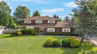 85 Hidden Lake Dr, North Brunswick, NJ 08902