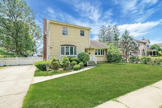 2772 Cypress Ave, East Meadow, NY 11554