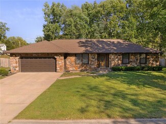 1014 Acorn Dr, Eudora, KS 66025