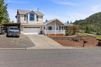 200 Hudspeth Ln, Shady Cove, OR 97539