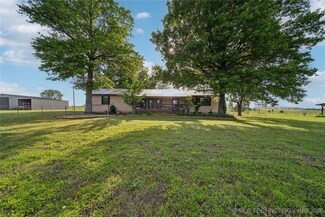 1202 S Oak Grove Rd, Cushing, OK 74023