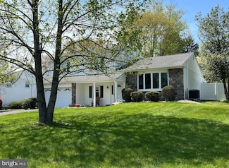2 E Patricia Rd, Southampton, PA 18966