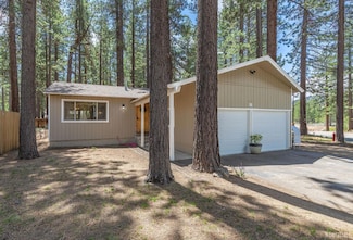 2126 Helen Ave, South Lake Tahoe, CA 96150