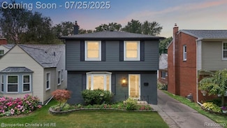 2023 Roslyn Rd, Grosse Pointe Woods, MI 48236