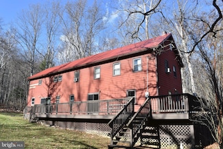 1417 Mountainside Rd, Berkeley Springs, WV 25411