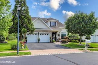 8 Crawford Rd, Manalapan, NJ 07726