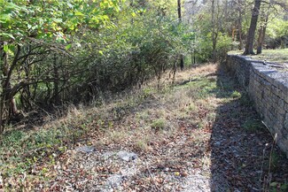 4 Paxos St, Eureka Springs, AR 72632
