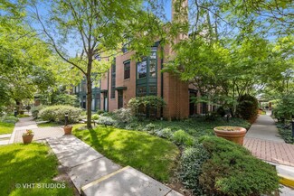 101 N Euclid Ave Unit 33, Oak Park, IL 60301