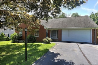 32 Koger Rd, Trumbull, CT 06611