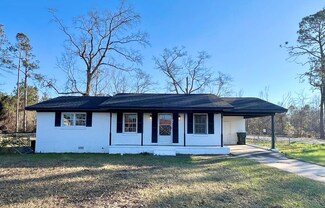 81 Kersey St, Hazlehurst, GA 31539