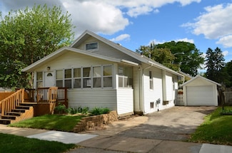 1320 Leavitt St, Waterloo, IA 50702