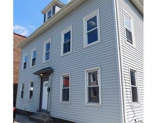14 Leavitt St, Salem, MA 01970
