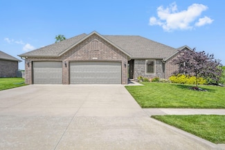 4427 E Kentbrook Dr, Springfield, MO 65802