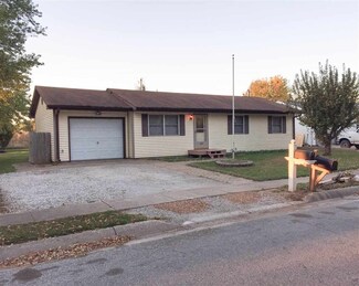 405 E 12th St, Brookston, IN 47923