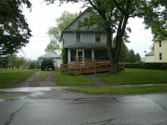 76 West Ave, Lyndonville, NY 14098