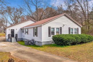 460 W Queen St, Pendleton, SC 29670