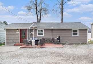 5445 W Warren St, Silver Lake, IN 46982