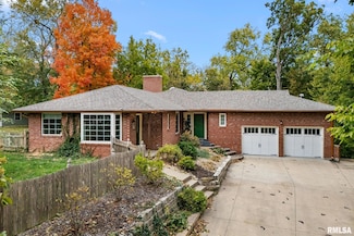 1025 Crescent Dr, Clinton, IA 52732