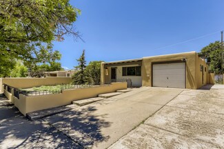138 Camino de Las Crucitas, Santa Fe, NM 87501