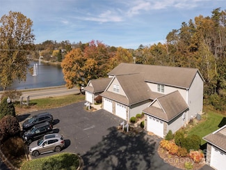 102 Waters Edge Dr, Weaverville, NC 28787