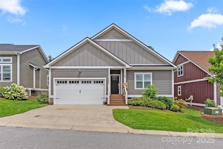 66 Leyland Cir, Hendersonville, NC 28792