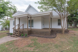 1027 W Idaho Ave, Chickasha, OK 73018