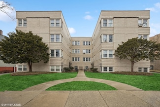 100 Pine Ave Unit 3, Riverside, IL 60546