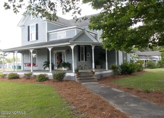 103 N Howard St, Chadbourn, NC 28431