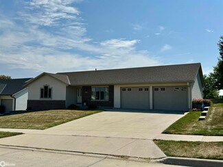 1216 E 11th St, Carroll, IA 51401