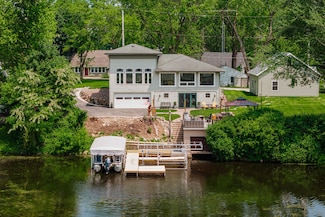 5420 W Peninsula Rd, Waterford, WI 53185