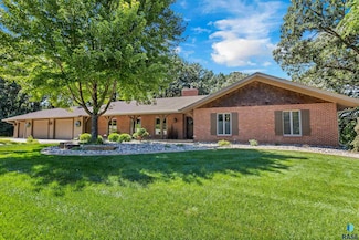 1004 E Tomar Rd, Sioux Falls, SD 57105
