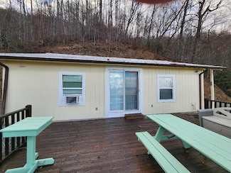 1680 Williamson Rd, Bryson City, NC 28713