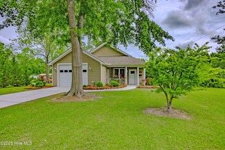 308 N Orange St, Wallace, NC 28466