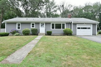 44 Cindy Ln, Warwick, RI 02886