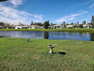 9 Madrid Ln, Port St. Lucie, FL 34952