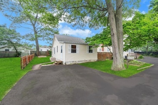22 Forestview Dr, Ronkonkoma, NY 11779