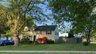 6 Trumbull Dr, Wallingford, CT 06492