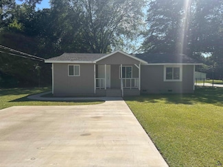 811 Lewis St, Montezuma, GA 31063