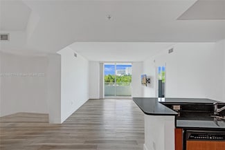 2775 NE 187th St Unit 202, Aventura, FL 33180