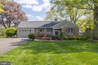 2041 W Rock Rd, Perkasie, PA 18944