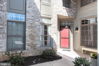 196 Crescent Dr, Hershey, PA 17033